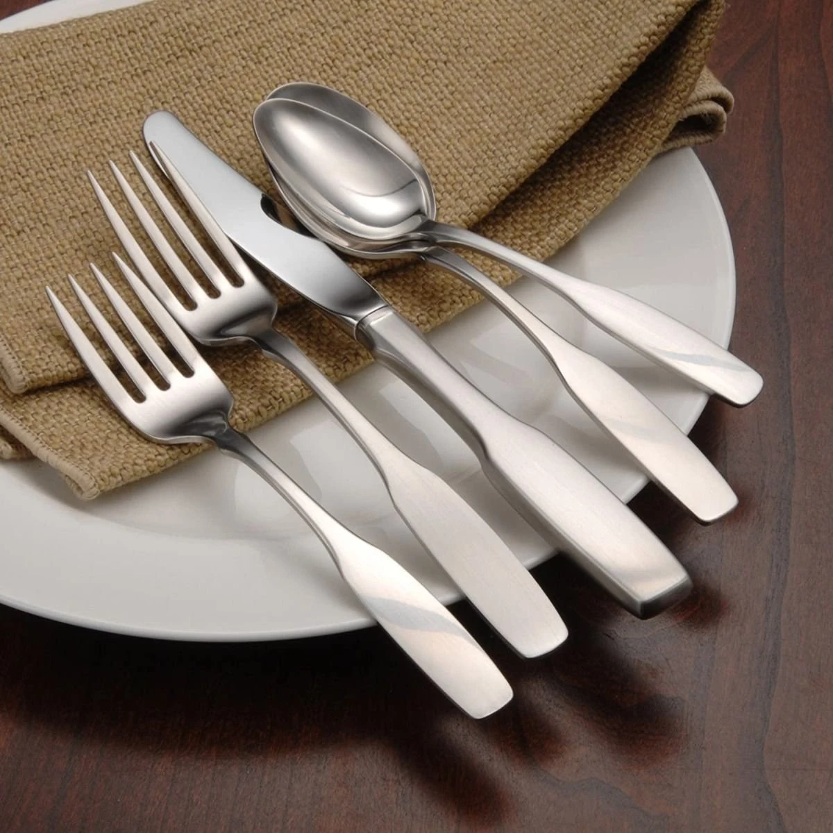Oneida 18/10 Stainless Steel 5-Piece Flatware Set | Paul Revere 4 Oneida 18/10 Stainless Steel 5-Piece Flatware Set | Paul Revere - Image 2