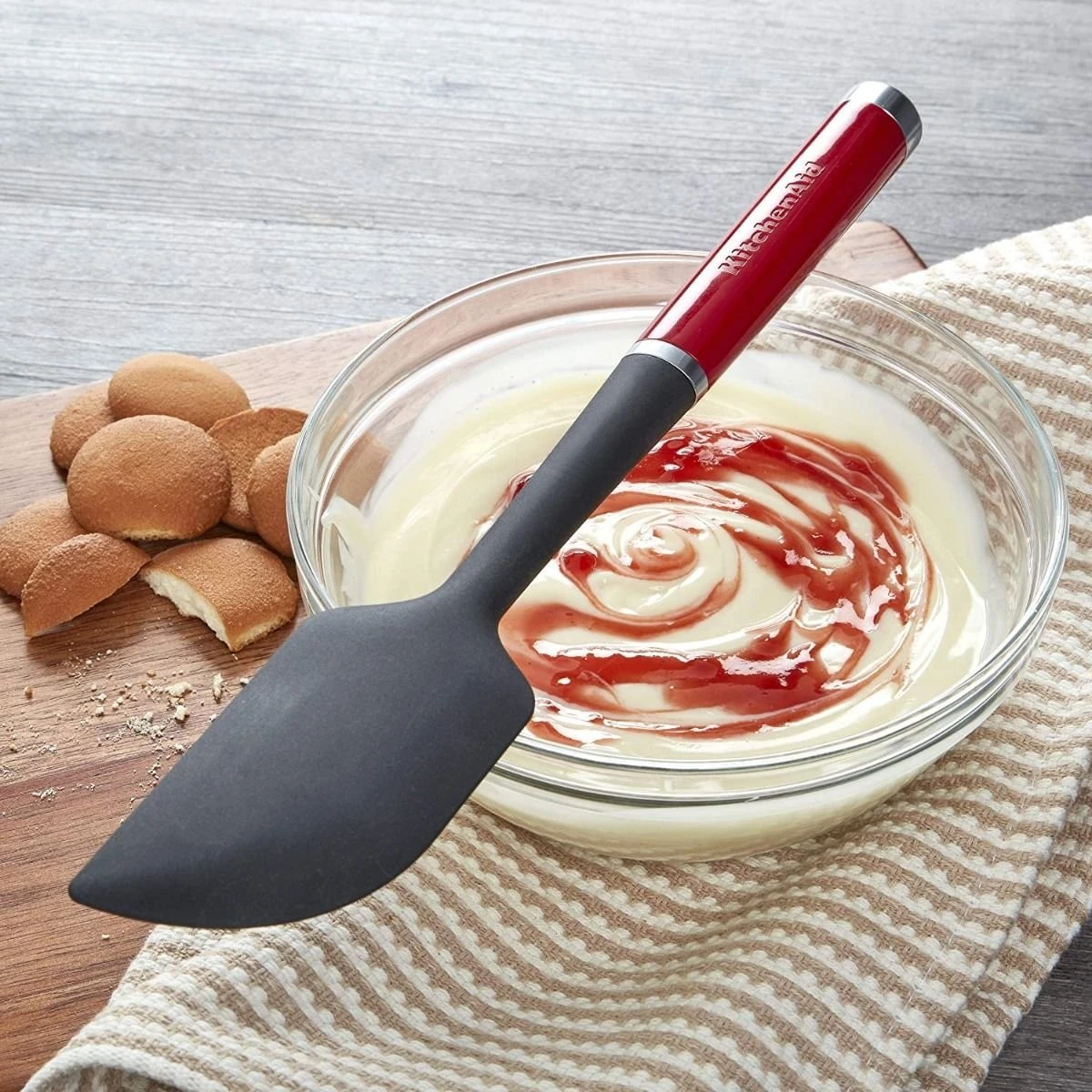 KitchenAid Non-Electrics KitchenAid Classic Scraper Spatula | Red 6 KitchenAid Non-Electrics KitchenAid Classic Scraper Spatula | Red - Image 4