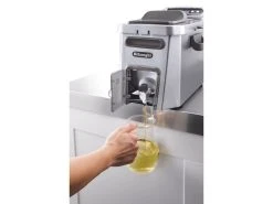 DeLonghi De'Longhi Livenza 4.5L Cool Zone Deep Fryer -Cuisinart Shop d44528dz delonghi stainless steel cool zone 4.5l fryer