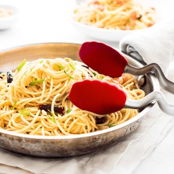 Dreamfarm 12" Clongs Silicone Tongs | Red 18 Dreamfarm 12" Clongs Silicone Tongs | Red -Cuisinart Shop dreamfarm clongs click lock sit up tongs 990x550 04