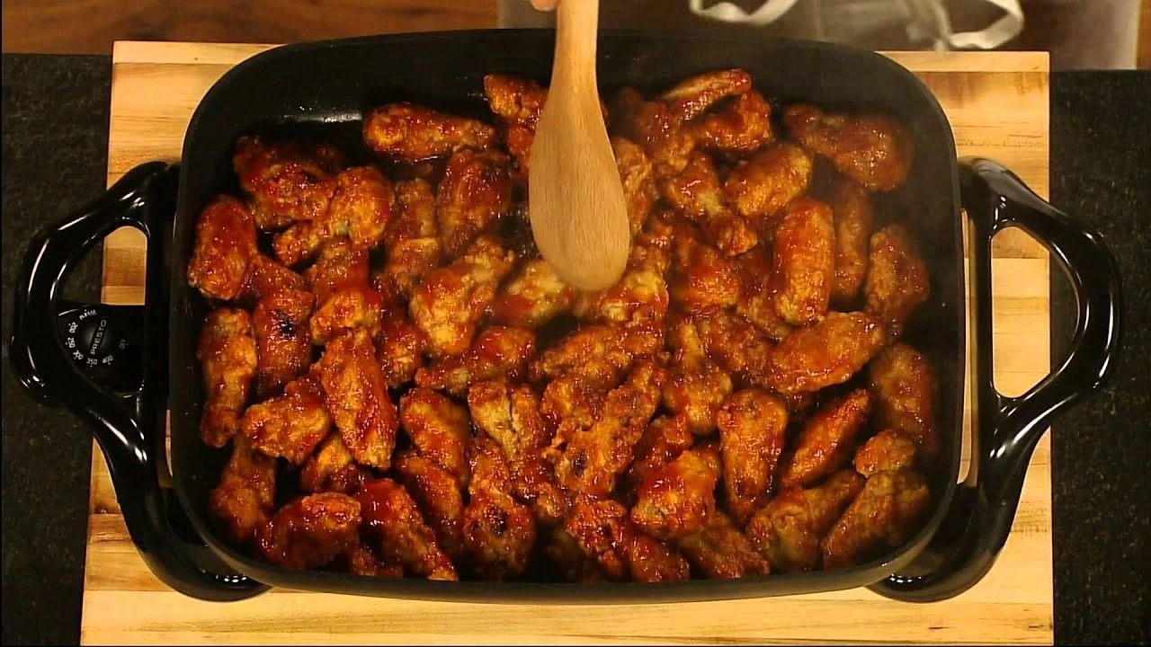 Presto® 16" Electric Skillet With Glass Cover 6 Presto® 16" Electric Skillet With Glass Cover - Image 4