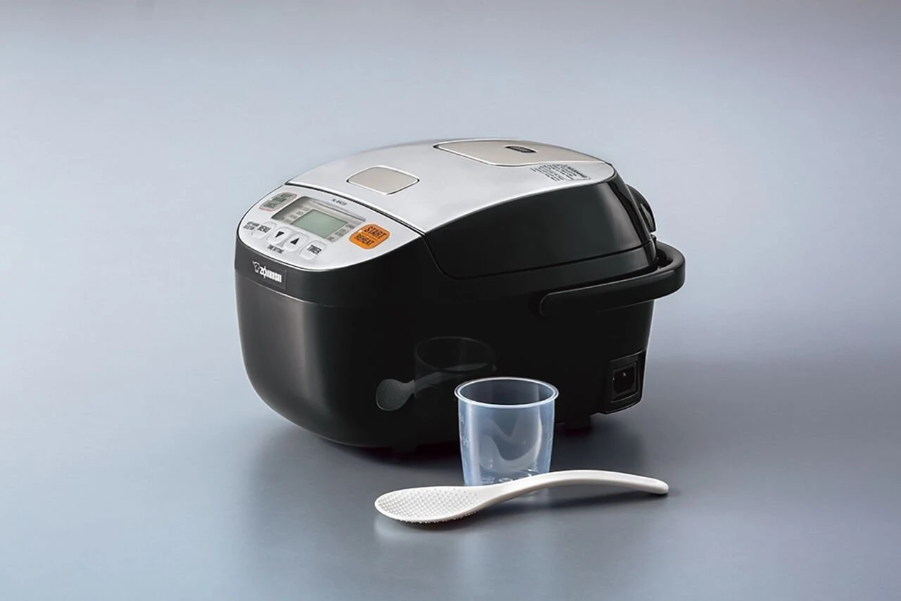 Zojirushi Micom 3-Cup Rice Cooker - Black 5 Zojirushi Micom 3-Cup Rice Cooker - Black - Image 3