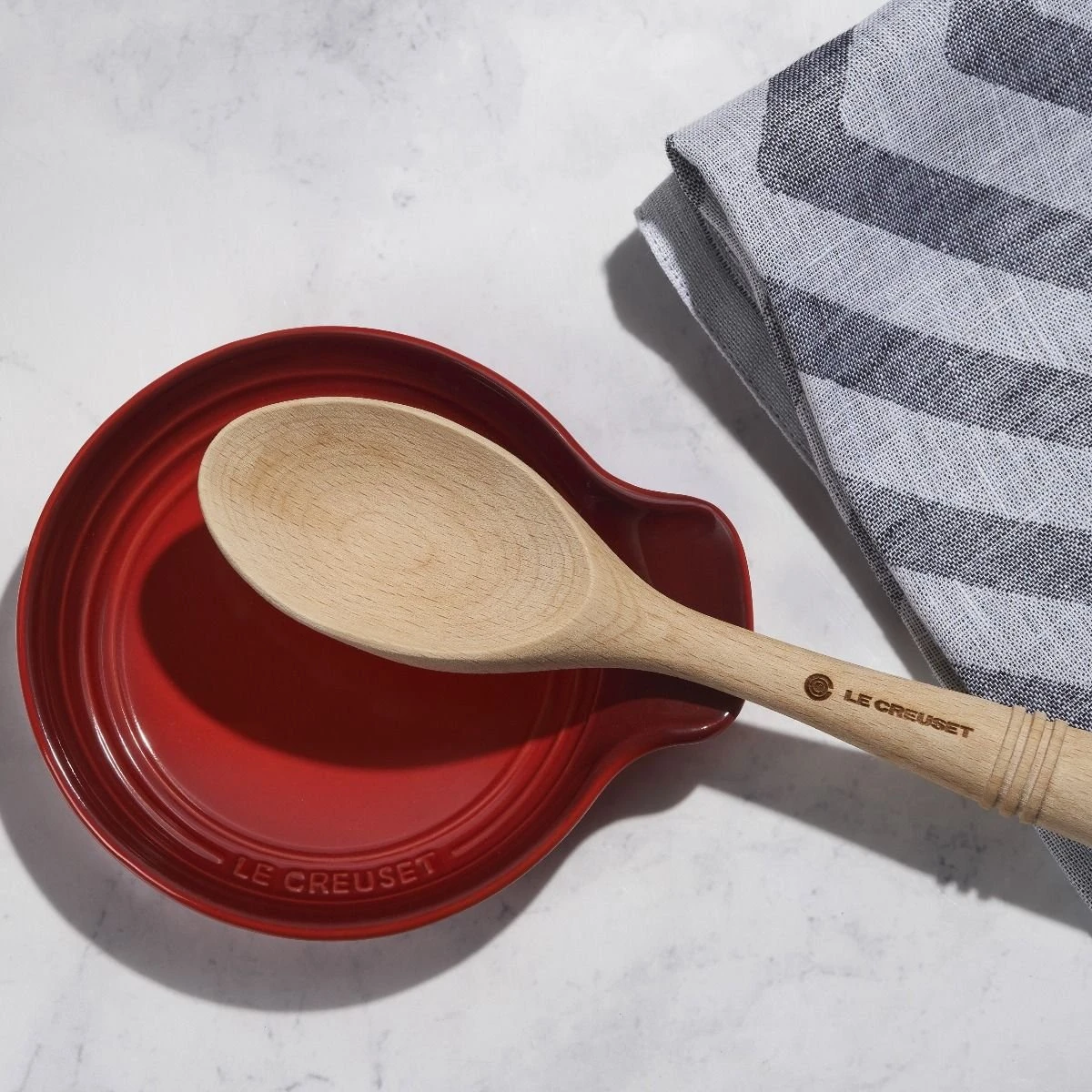 Le Creuset 6" Spoon Rest | Cerise/Cherry Red 5 Le Creuset 6" Spoon Rest | Cerise/Cherry Red - Image 3