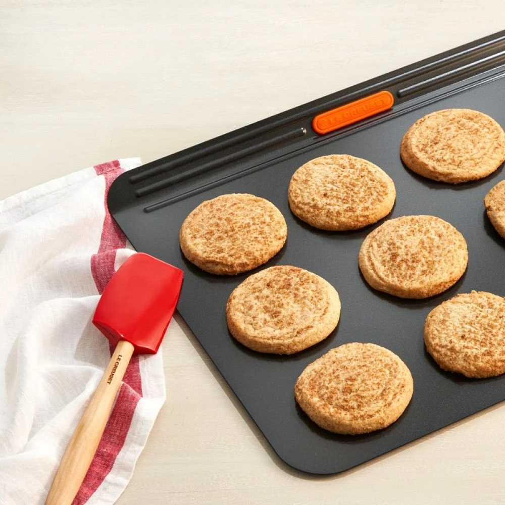 Le Creuset Craft Series Medium Spatula | Cerise/Cherry Red 5 Le Creuset Craft Series Medium Spatula | Cerise/Cherry Red - Image 3