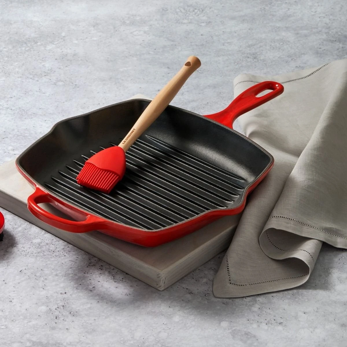 Le Creuset Craft Series Basting Brush | Cerise/Cherry Red 4 Le Creuset Craft Series Basting Brush | Cerise/Cherry Red - Image 2