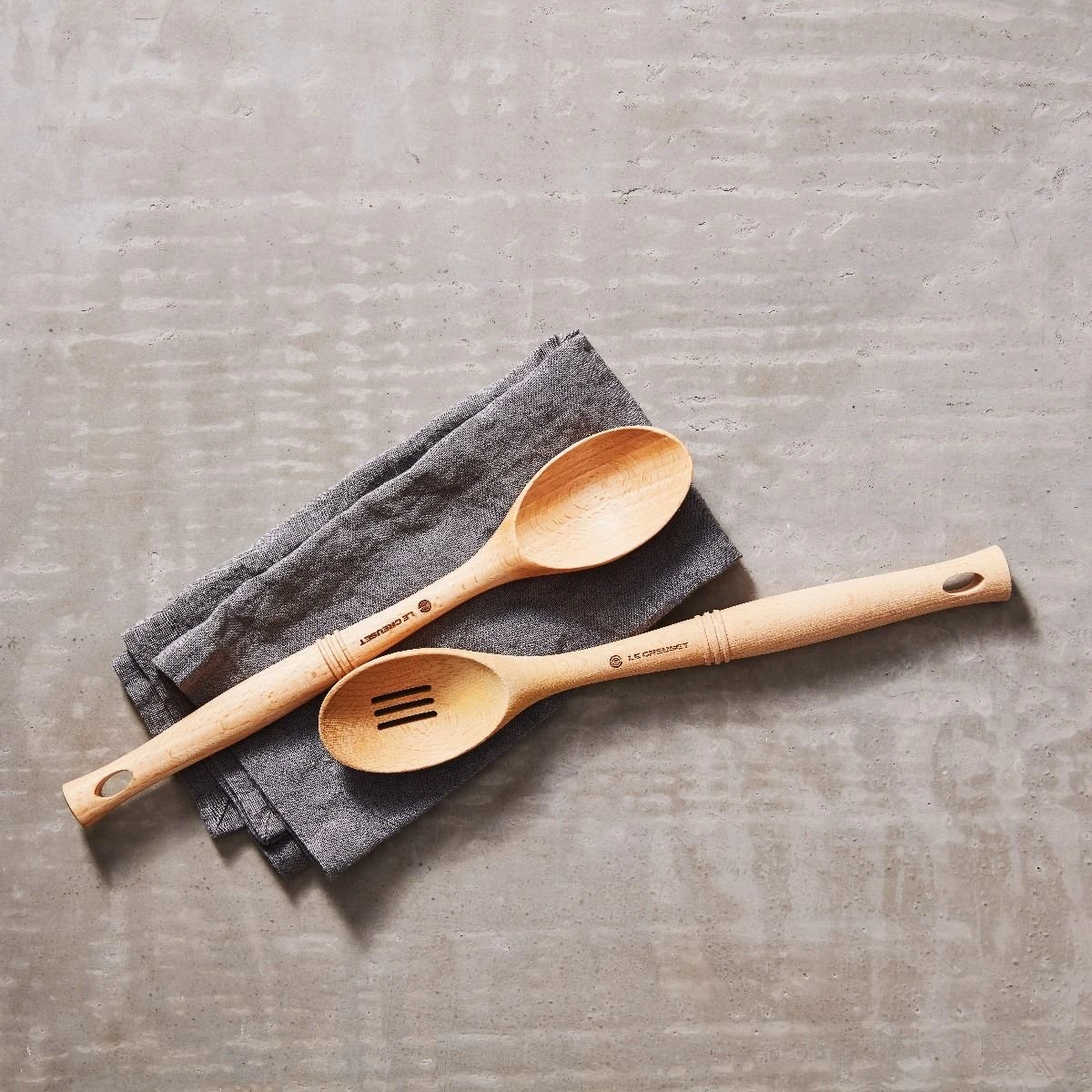 Le Creuset Revolution® Wooden Slotted Spoon 6 Le Creuset Revolution® Wooden Slotted Spoon - Image 4